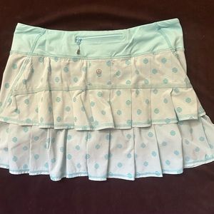 Lululemon Pace Setter Tennis Skirt Turquoise Blue Polka Dot Size 8 EUC